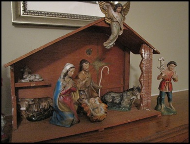 Christmas Tradition – Mom’s Nativity {Wednesdays with Wanda}