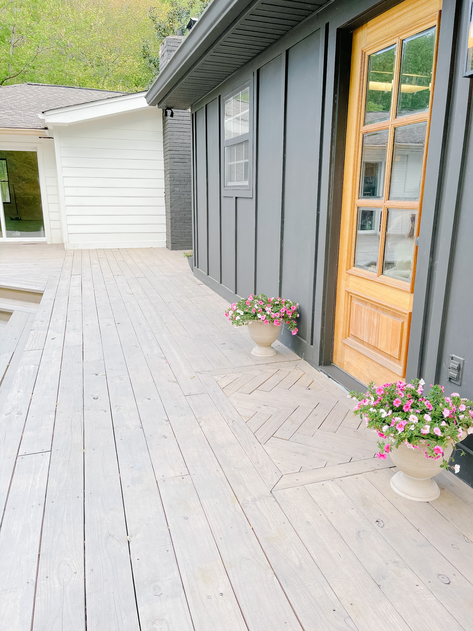Steps to Staining a Deck