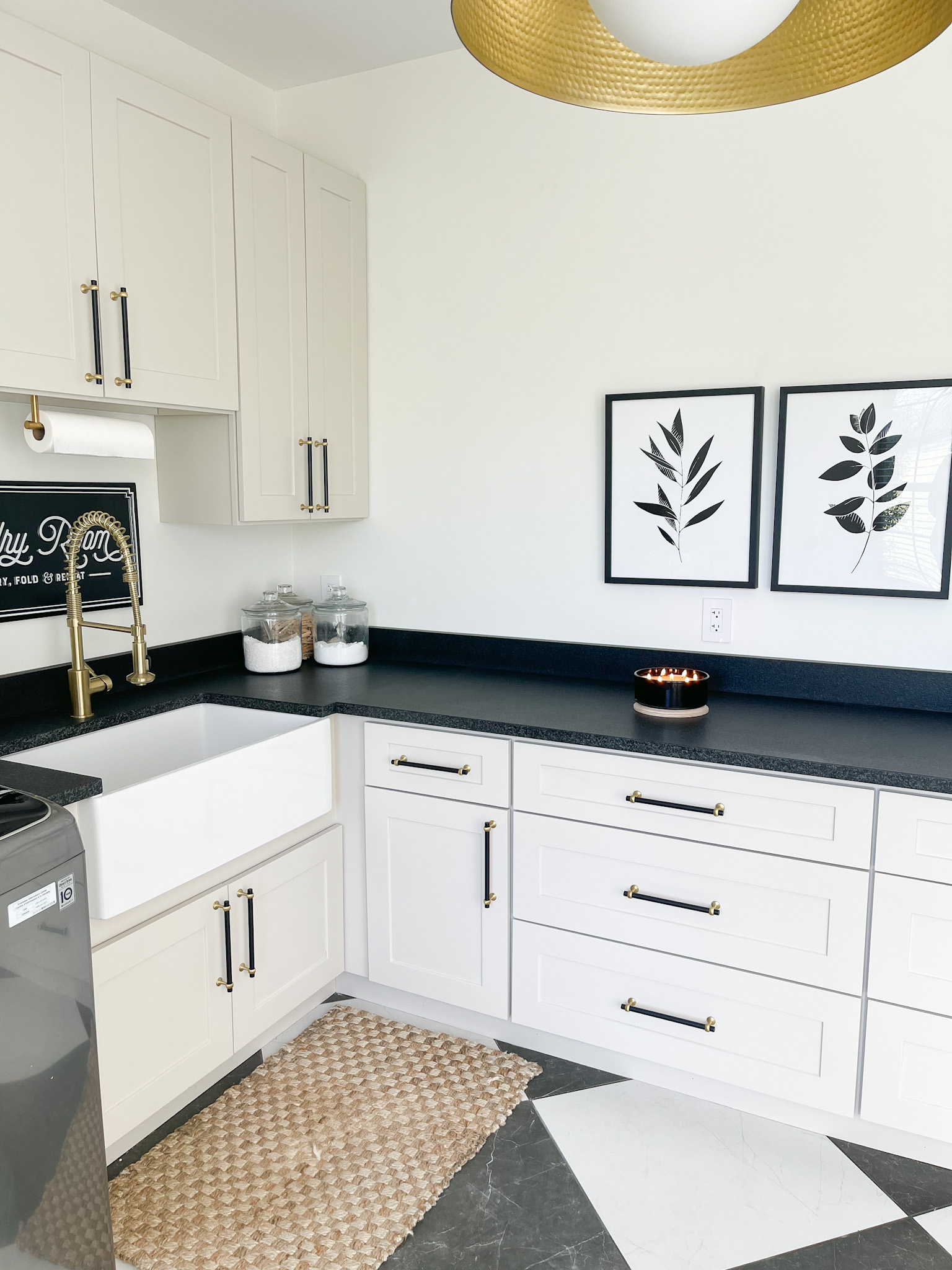 Gorgeous Laundry Room Makeover!